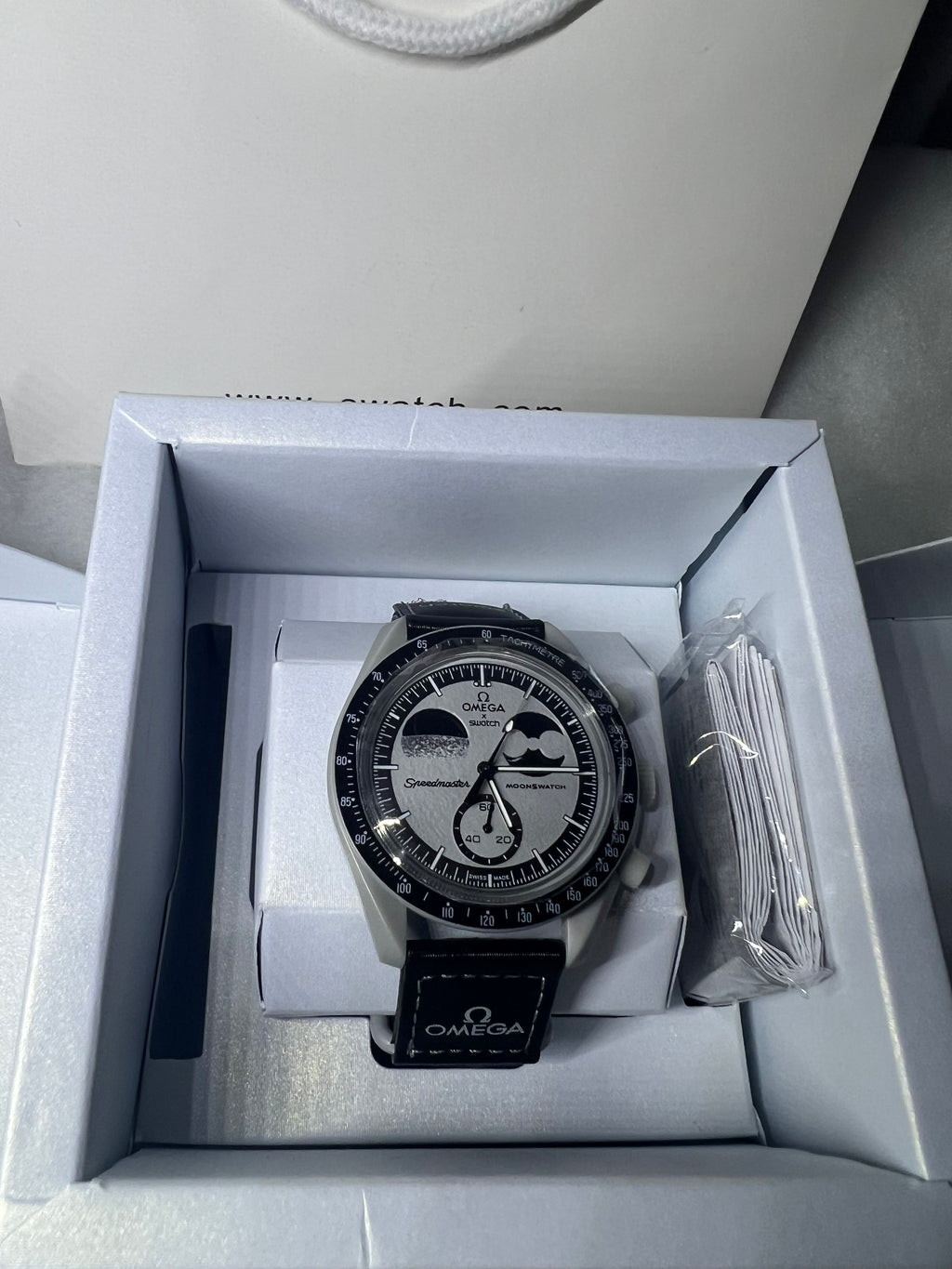 Swatch x Omega Moonswatch "Mission to Earthphase“