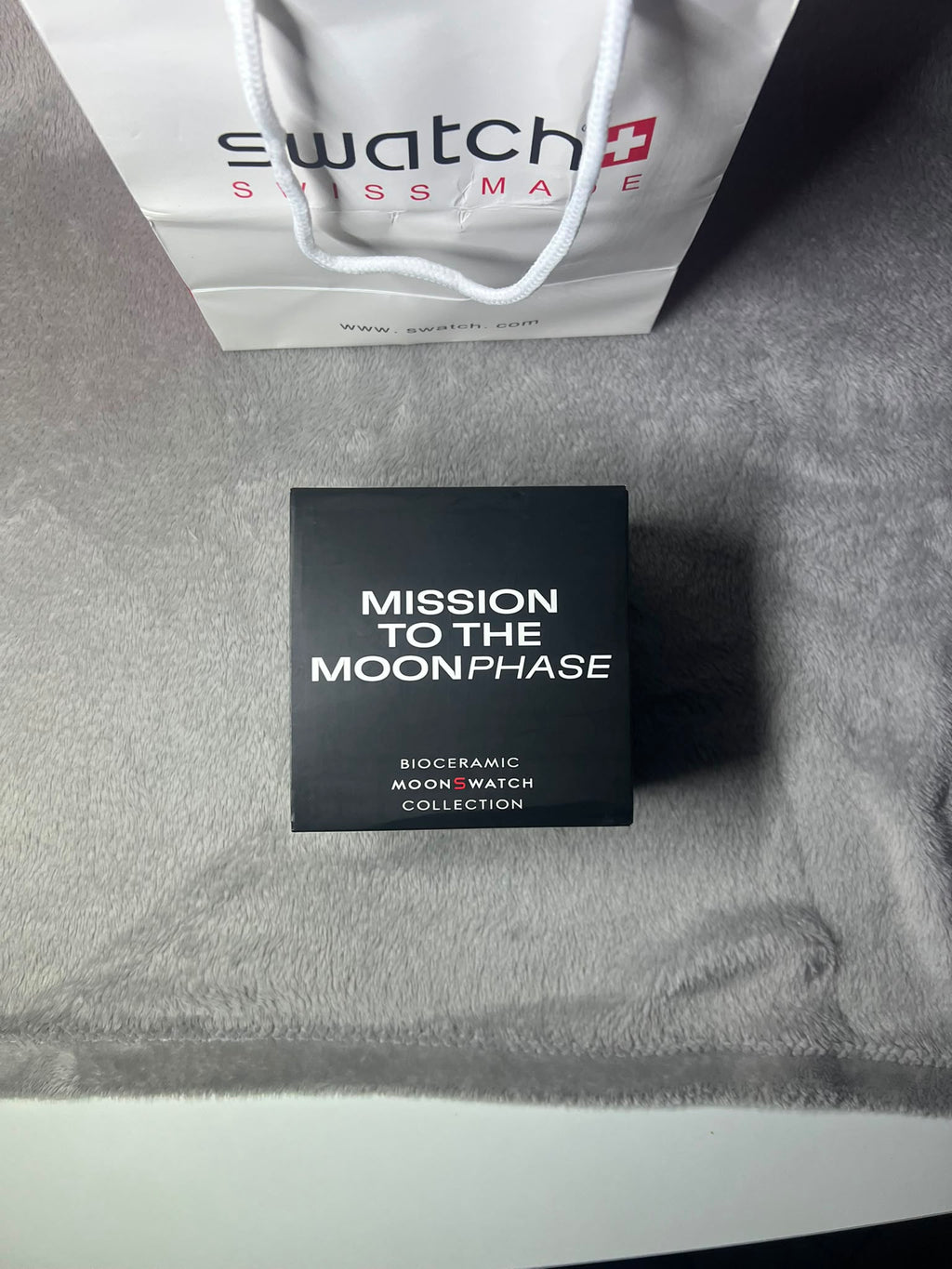 Swatch x Omega Bioceramic MoonSwatch Mission to the Moonphase.