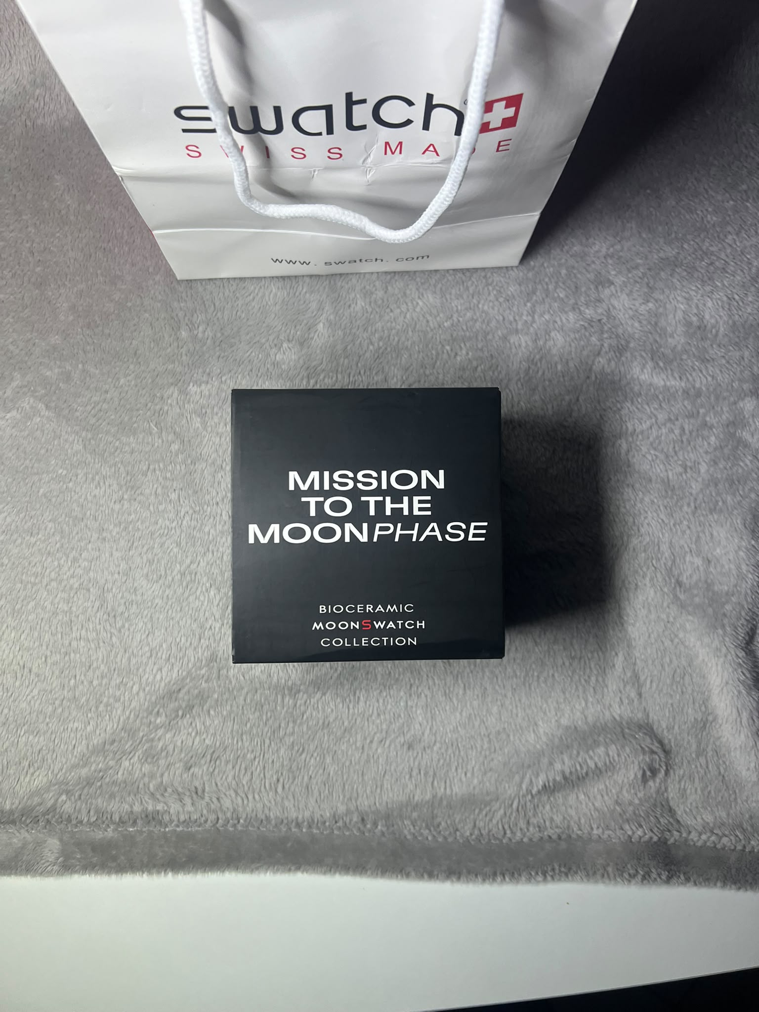 Swatch x Omega Bioceramic MoonSwatch Mission to the Moonphase.