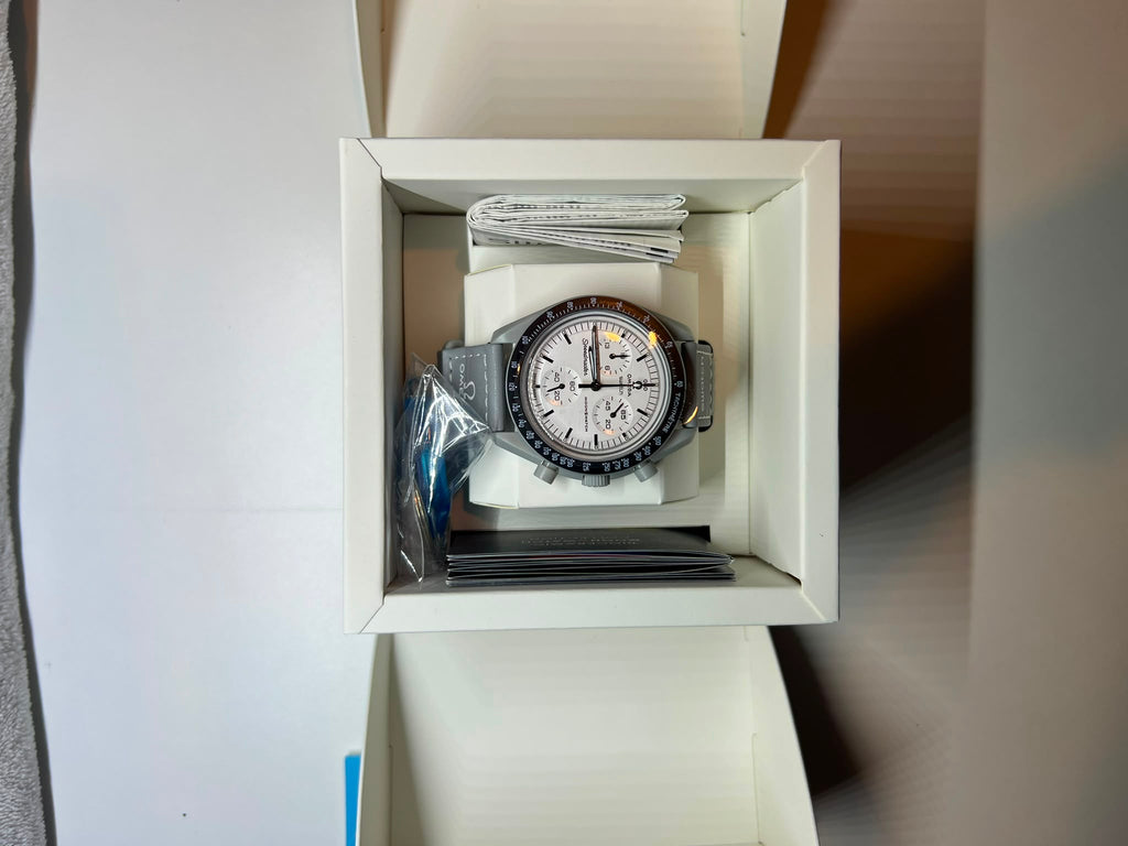 Swatch x Omega Bioceramic Moonswatch 1965.